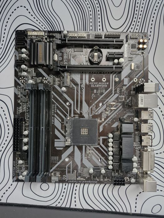 Placa de baza gigabyte b450m