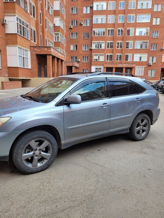 Lexus RX 330.                        .