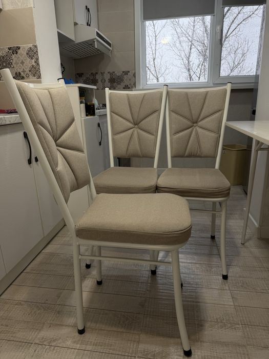 Стол со стульями