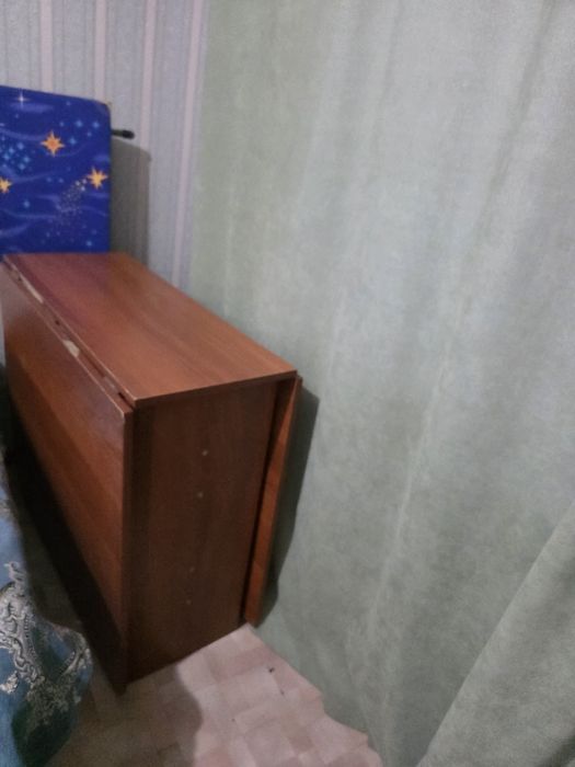 Продам книжный стол