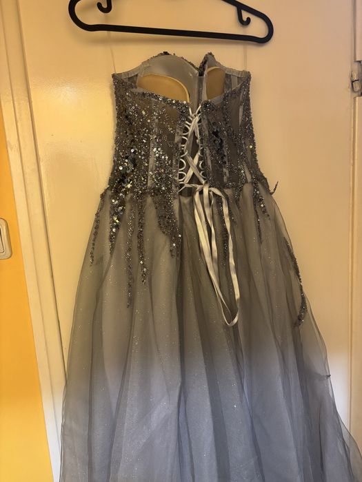 Абитуриентска рокля