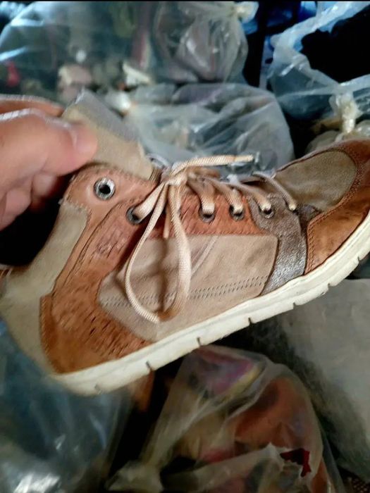 Предлагам обувки втора употреба на едро