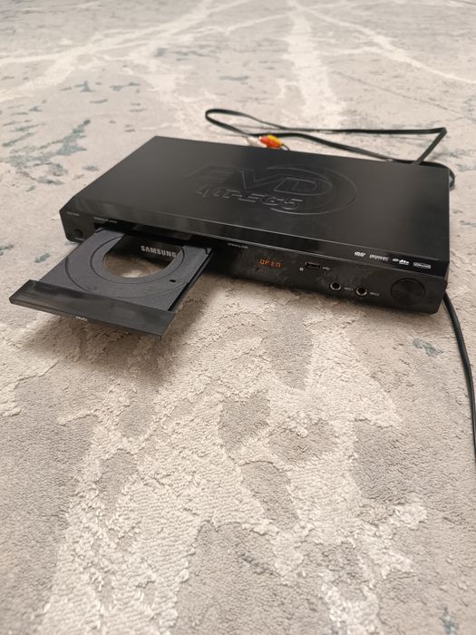 Продам DVD Samsung (караоке)