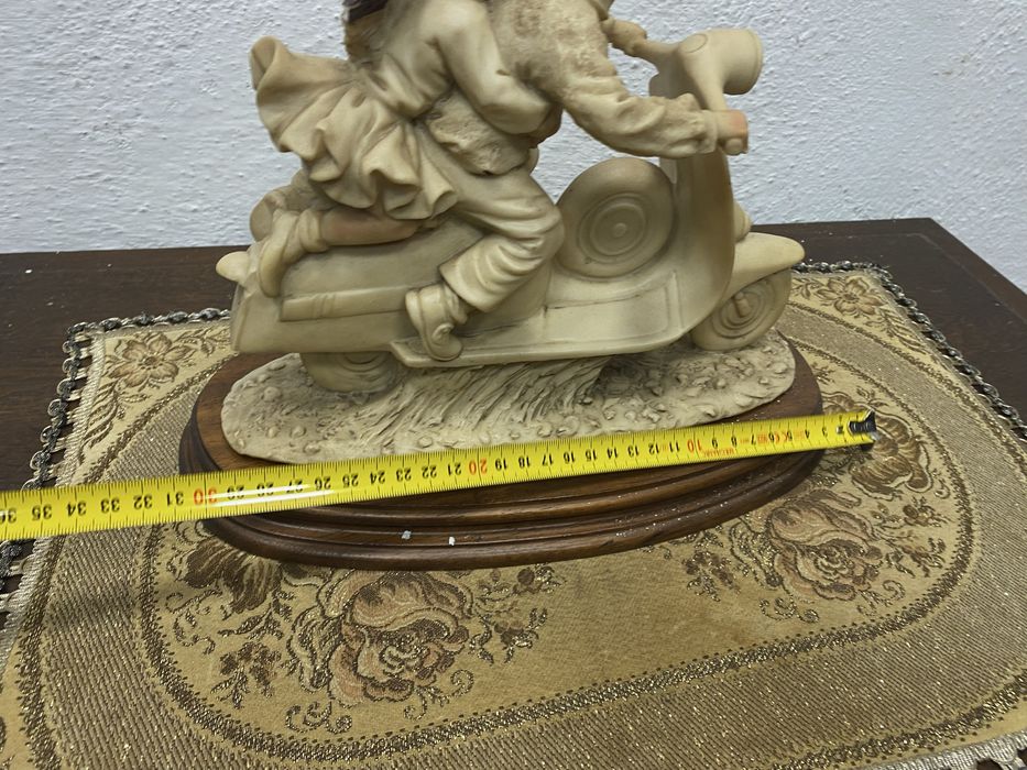 Винтидж статуетка деца на Vespa Италия 1970