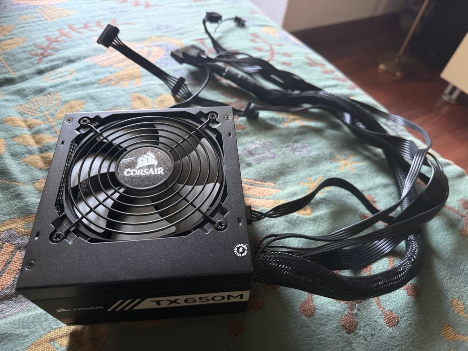 Sursă Semi-Modulară Corsair TX-650M Gold 80+  Active PFC, ATX12V