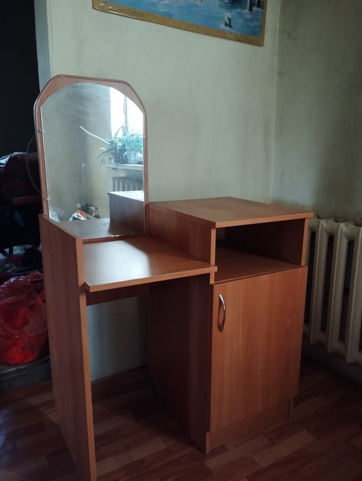 Продаю туалетный столик
