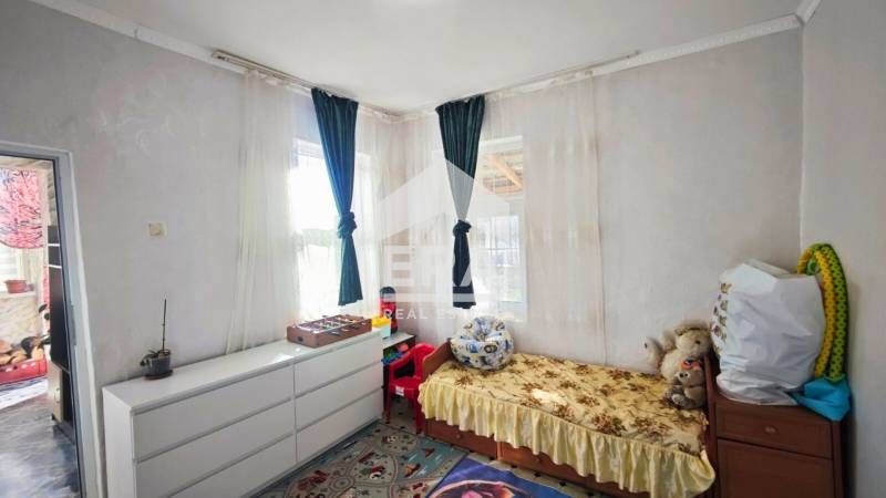 ЕКСКЛУЗИВНО! ЕРА ИмотиТе предлага за продажба Къща с дворно място, с.