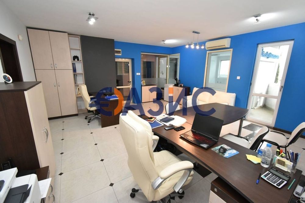 Етаж на сграда / първи над партера / в центъра на Слънчев бряг, 213 кв