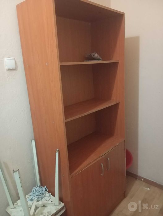 2ta Gilam 4ta shkaf sotiladi hammasi 800000sum