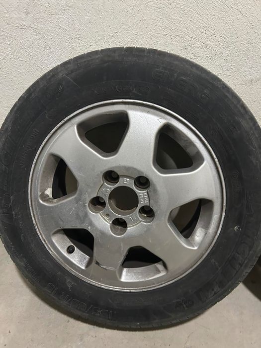 Гуми за кола с джанти