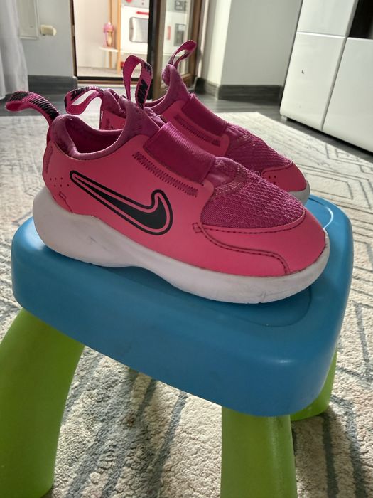 Adidasi fete nike 23.5 cm