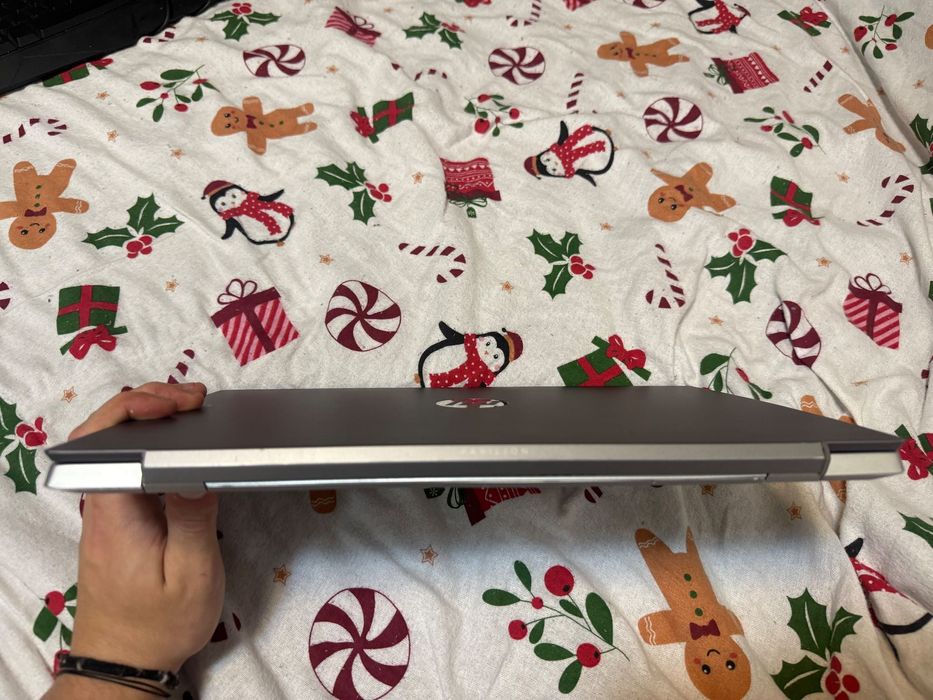 Продавам личния си лаптоп-HP Pavilion 15-cs1xxx