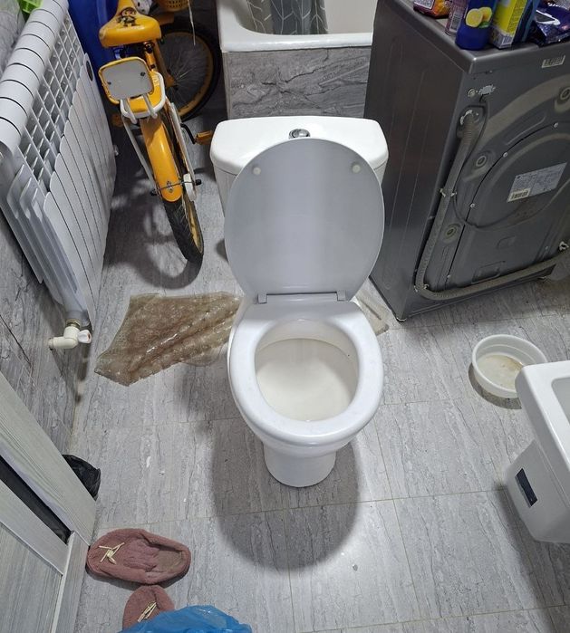 Унитаз сотилади.