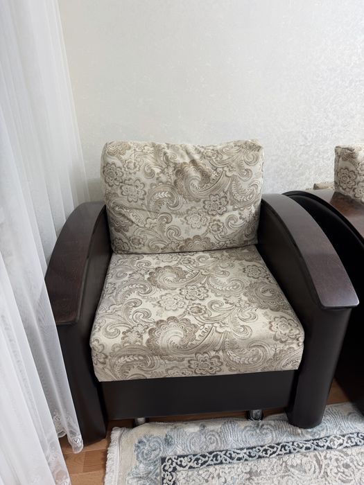 Продам Б/у диван ,15тыс. Только самовывоз