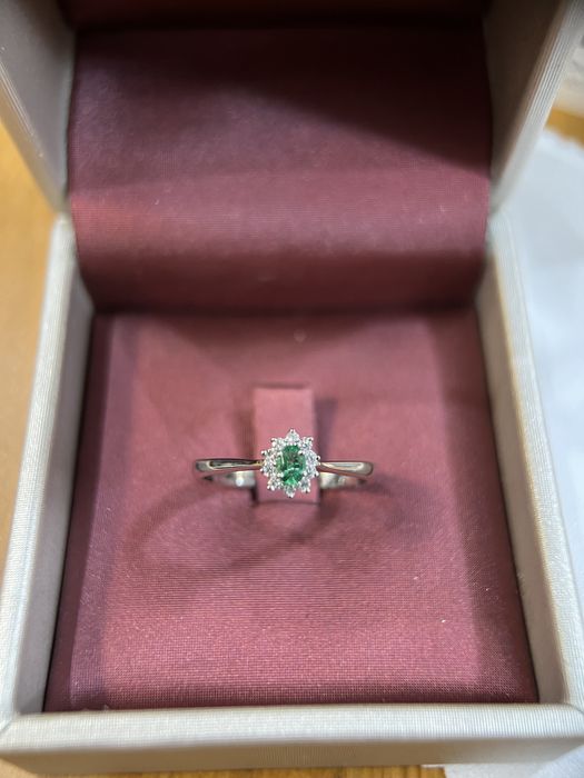 Inel Aur Alb 18k 2.70 ct cu diamante + smerald 0.25 ct