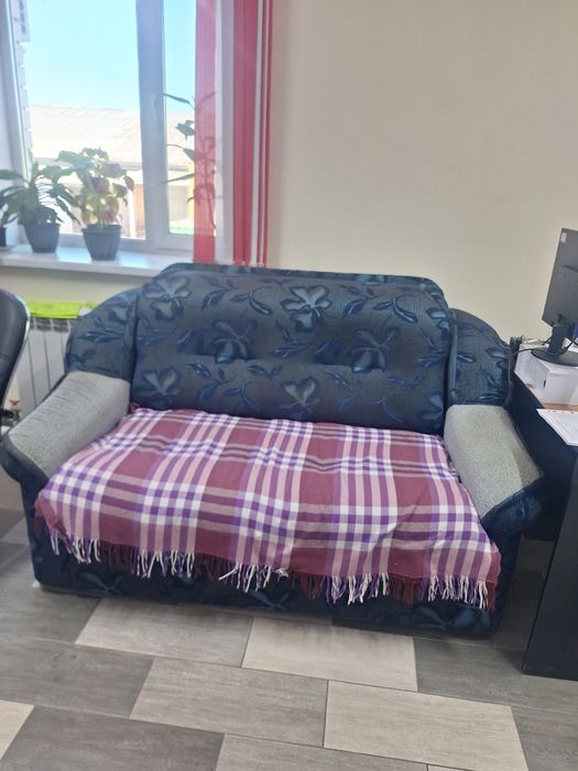 Продам диван 140*200.