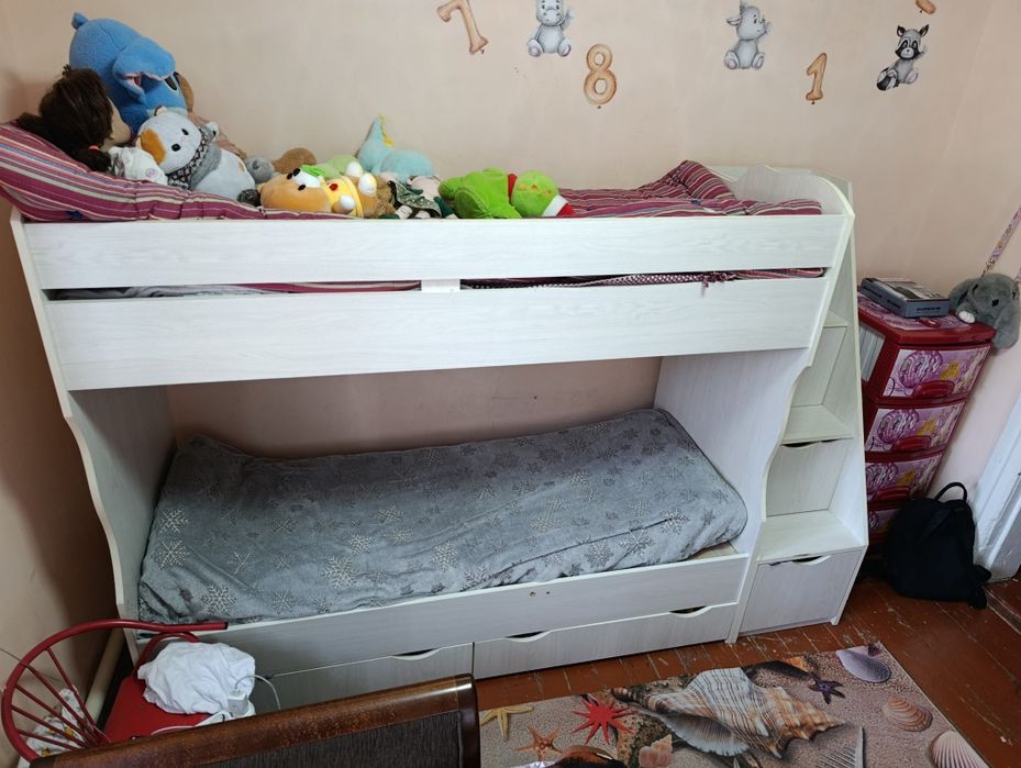 Детская двух ярусная кровать.