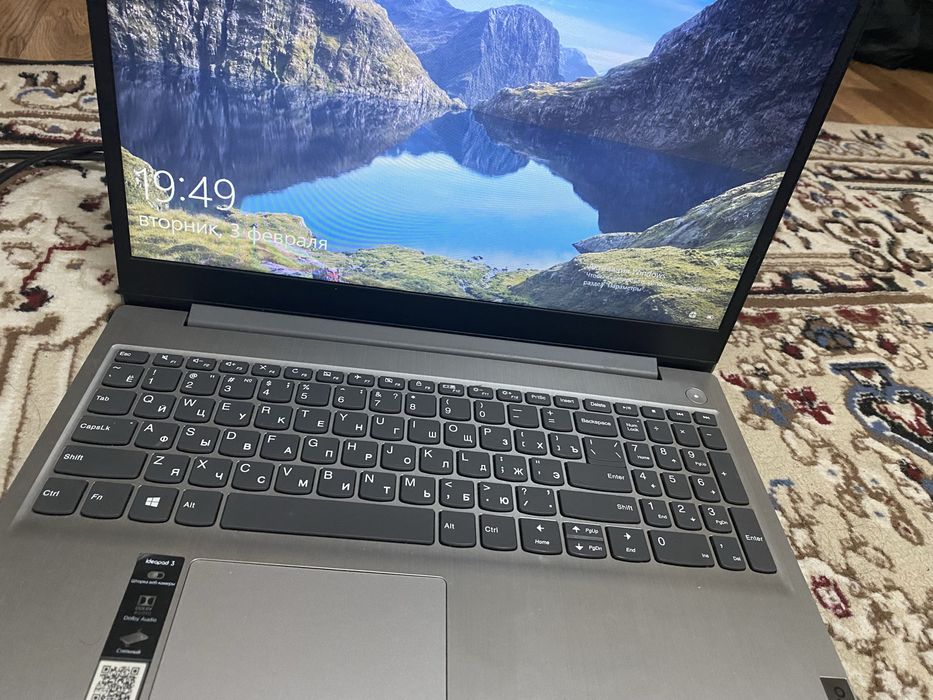продам ноутбук в хорошем состояние