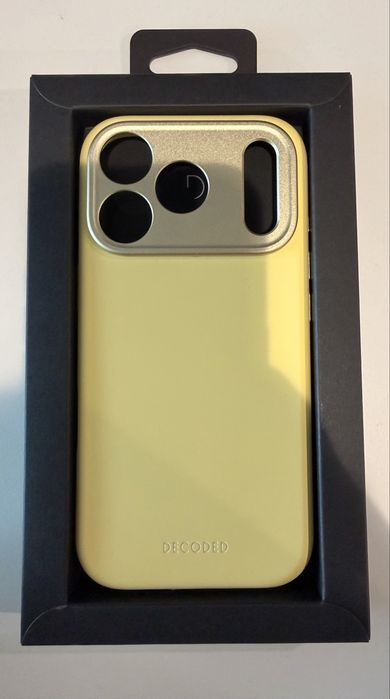 Decoded Antimicrobial Silicone Backcover for Iphone 17 pro