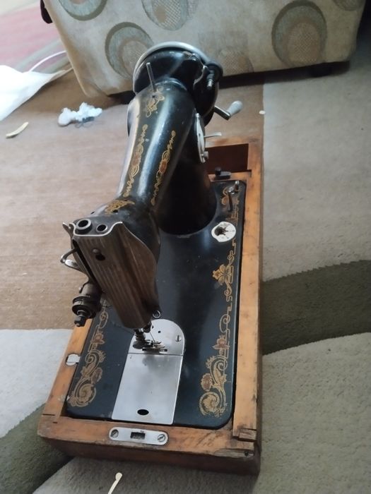 Продам швейную машину