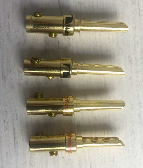 Mufe banana 8 buc, mufe spada 4 buc. Nakamichi aurite la set