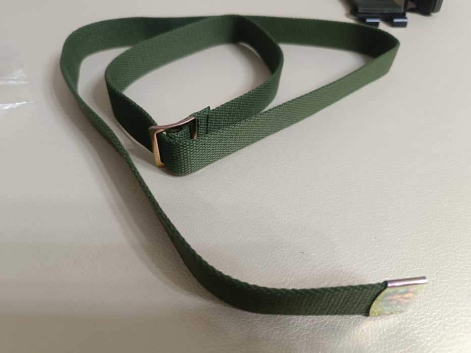 Военная форма, футболка, берцы.