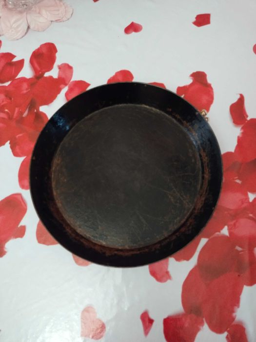 Форма для выпечки  чугунная в духовке б/у