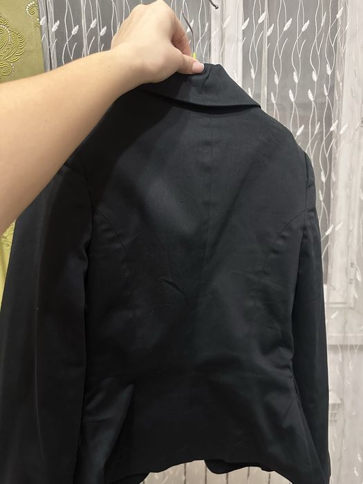 продам темно-синий пиджак