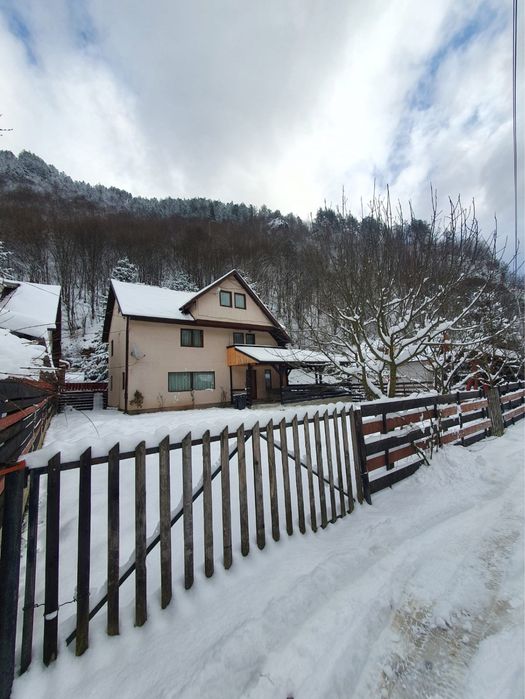 Cabana de vanzare zona Marisel (Rusesti)