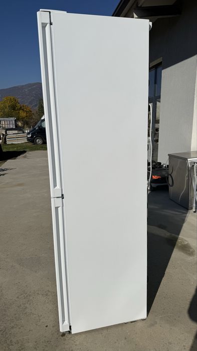 Хладилник с фризер Либхер Като НОВ 2м No Frost