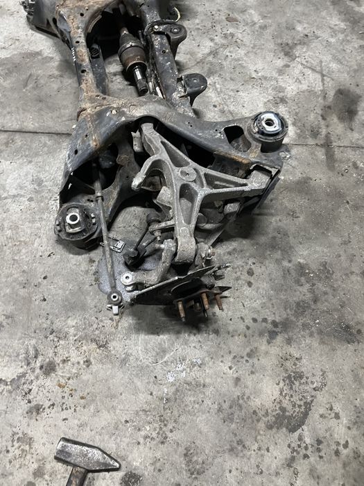 Punte spate jaguar XF x250 brat fuzeta cadru