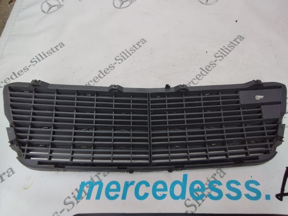 Предна решетка за Мерцедес Е-класа класикПреди Фейс