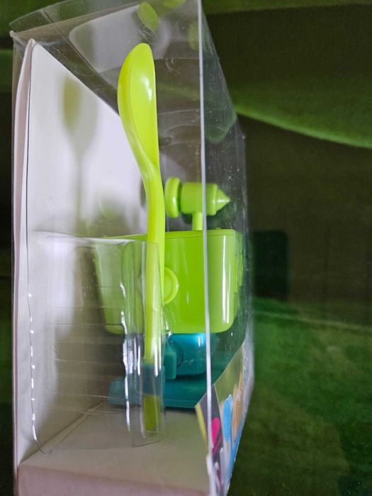 Детска чашка за яйце робот