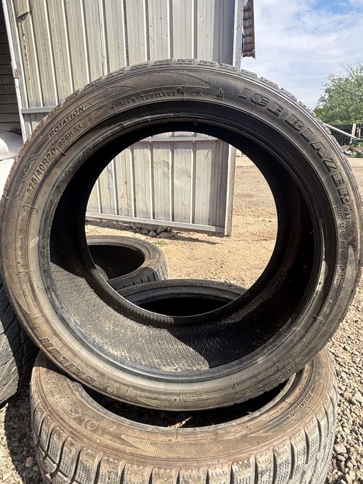 Vând cauciucuri iarnă ice blazer 275/40r 20