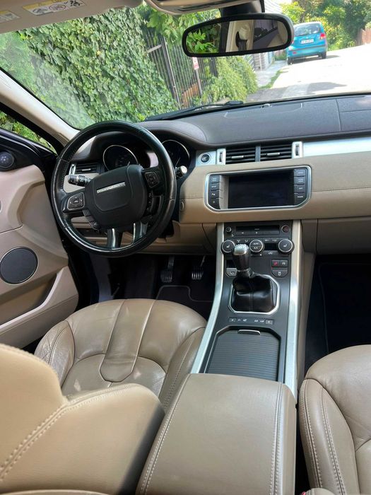 Range Rover Evoque 2.2 TD4 150CP 4x4 Manual • Piele Crem • Meridian