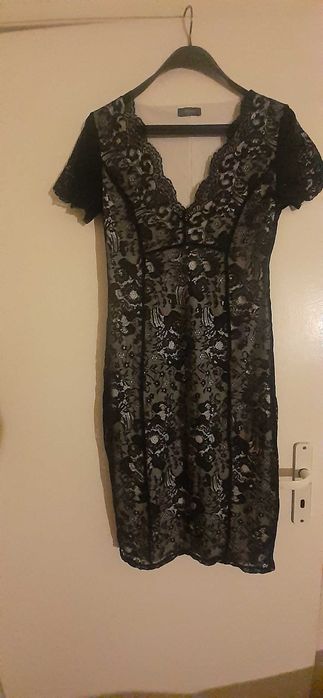 Черна дантелена рокля
