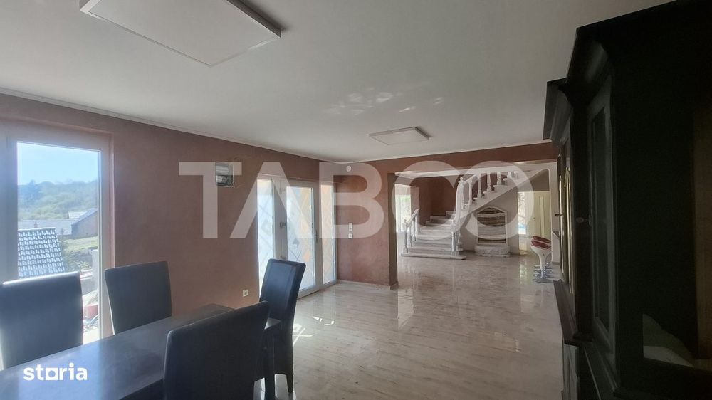 Casa de vanzare 405 mp utili 2 garaje 250 mp terase Slimnic Sibiu