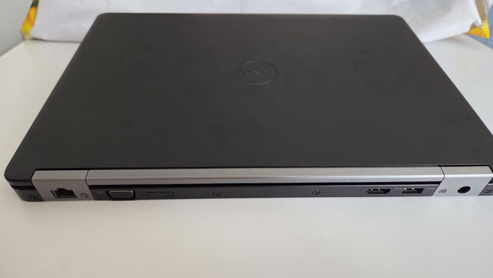 Laptop Dell Latitude E5470, cu ecran Full HD,Cpu i5 memorie 8gb DDR4, SSD M.2 256gb NVMe Tastatura iluminata și slot SIM pentru internet mobil