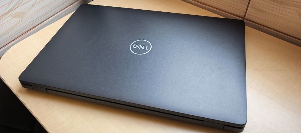 Laptop Dell Latitude 5500__i5 8265U_16GB DDR4_SSD 256GB_15.6"IPS FULL HD_Tastatura Iluminata_Slot CARD/SIM__