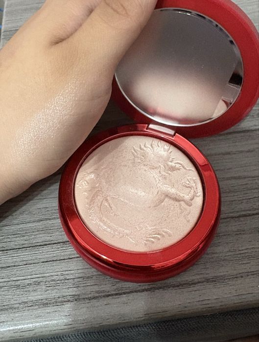 Продам хайлайтер Anastasia Beverly Hills