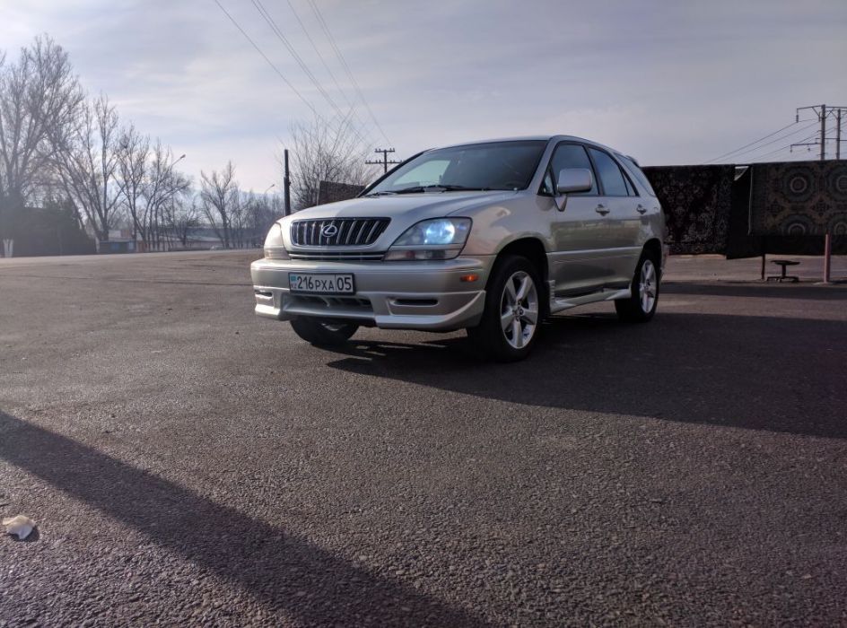 Продам накладки на Лексус RX 300