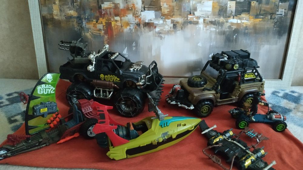 Игрушки из серии "плохие парни"