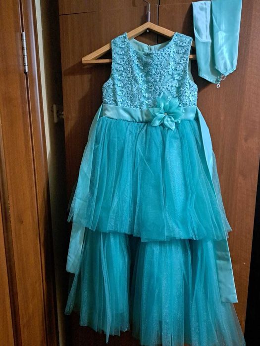 Продам платье детское нарядное