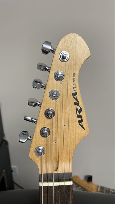 Продавам Aria STG-series