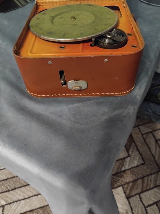 Superb patefon unicat,miniatură,de jucărie, fabricat în Germania.