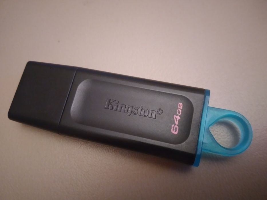 USB 64 gb с луч.хитами+подарки. .