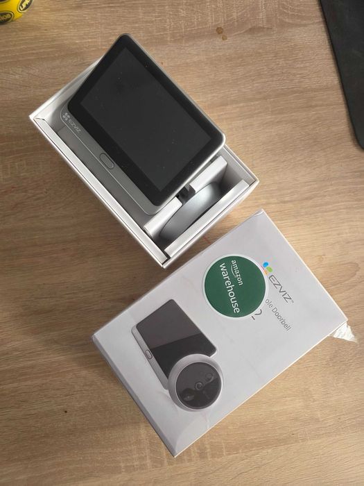 Camera de supraveghere si sonerie Ezviz DP2C, 2MP, Viziune nocturna IR5m, Baterie 4600mAh, Ecran color de 4.3"
