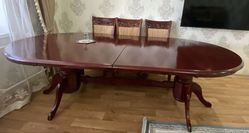 Стол для гостиной