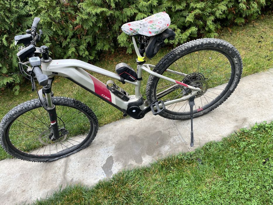 Bicicleta electrica cube