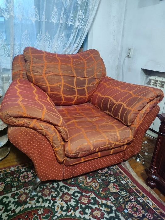 Отдам  диван и кресла